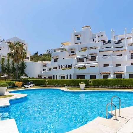 Charming With Spacious Terrace, Pool And Nearby * エステポナ